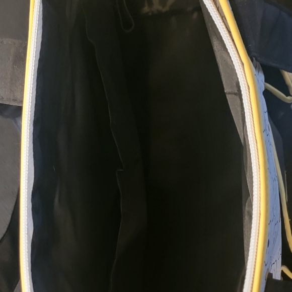 NWT Winnie The Pooh Diaper Bag Set. 8 pieces. Never Used - Picture 8 of 15